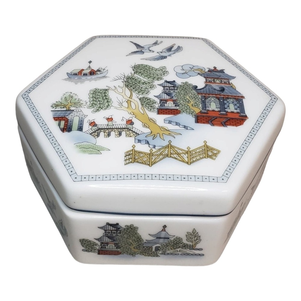 Wedgwood Bone China Chinese Legend Trinket Box Hexagon‎